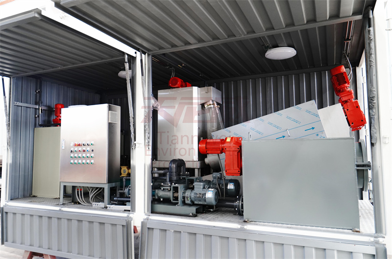 垃圾填埋場滲濾液 污泥清淤的技術(shù)特點(diǎn)和設(shè)備